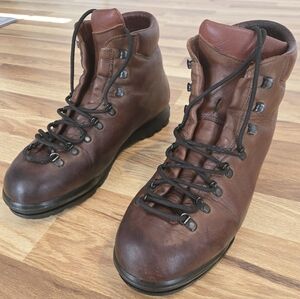 Scarpa hiking boots ( Thick Italian leather)